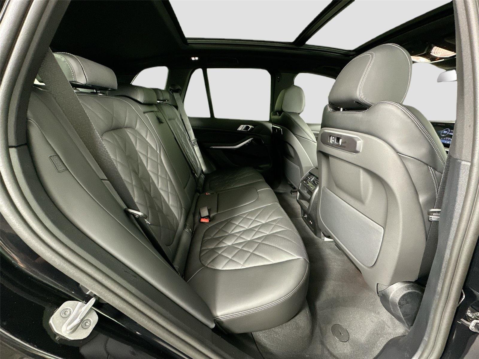New 2026 Black Sapphire Metallic BMW sDrive40i image 28