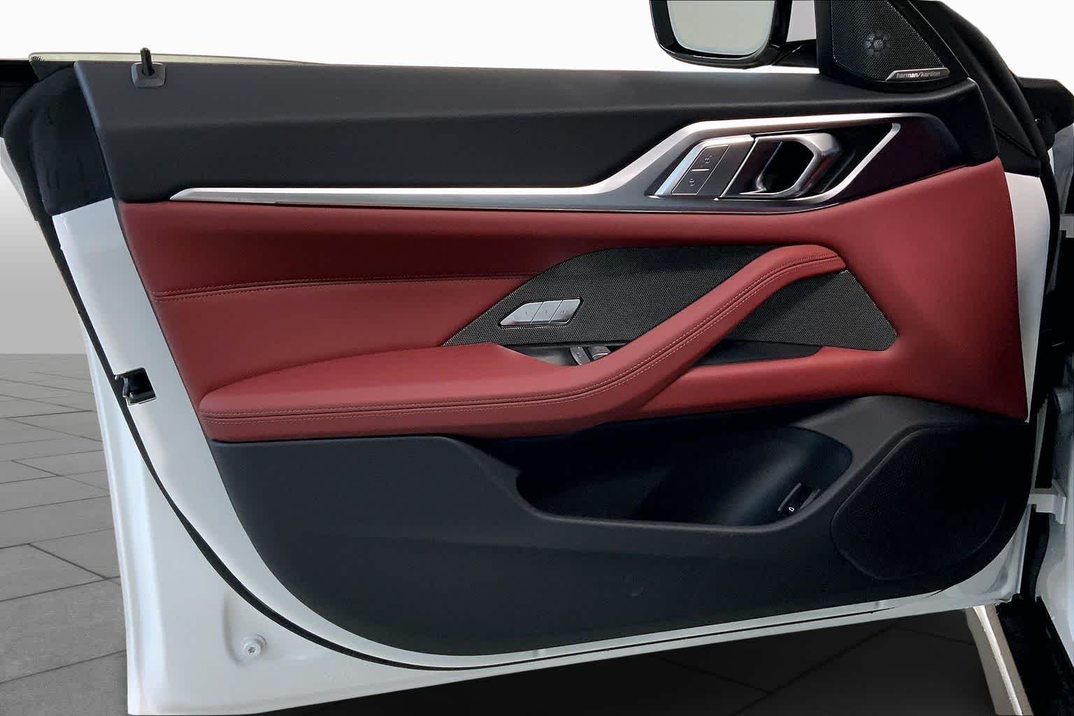 New 2026 Mineral White Metallic BMW xDrive40 image 10