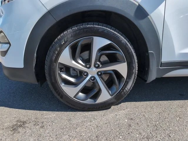 Used 2017 Dazzling White Hyundai Sport image 29