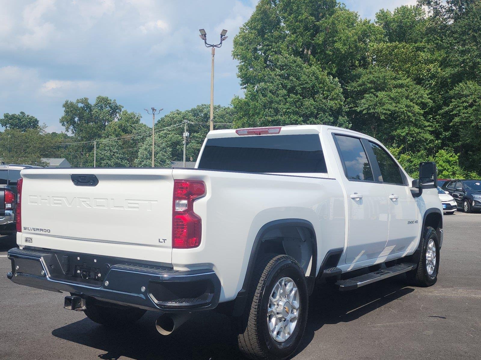 Used 2025 Summit White Chevrolet LT image 5