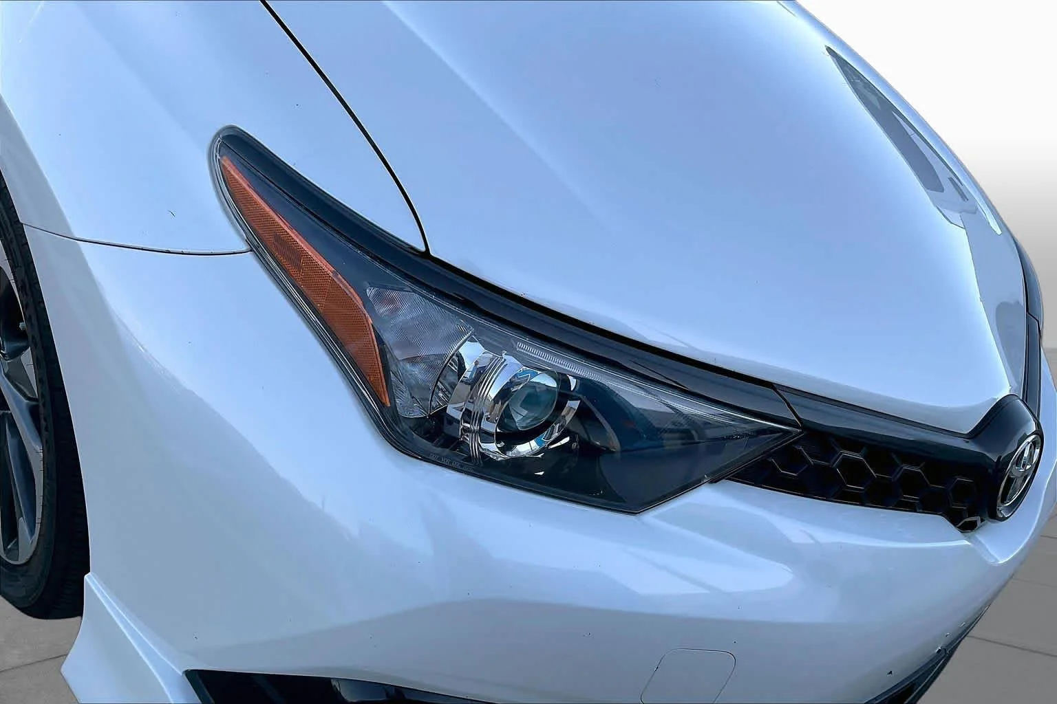 Used 2018 Blizzard Pearl Toyota  image 26