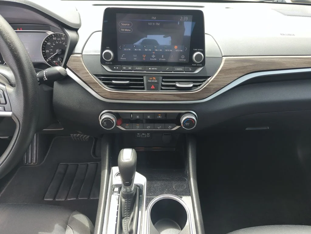 Used 2024 White Nissan 2.5 SV image 24