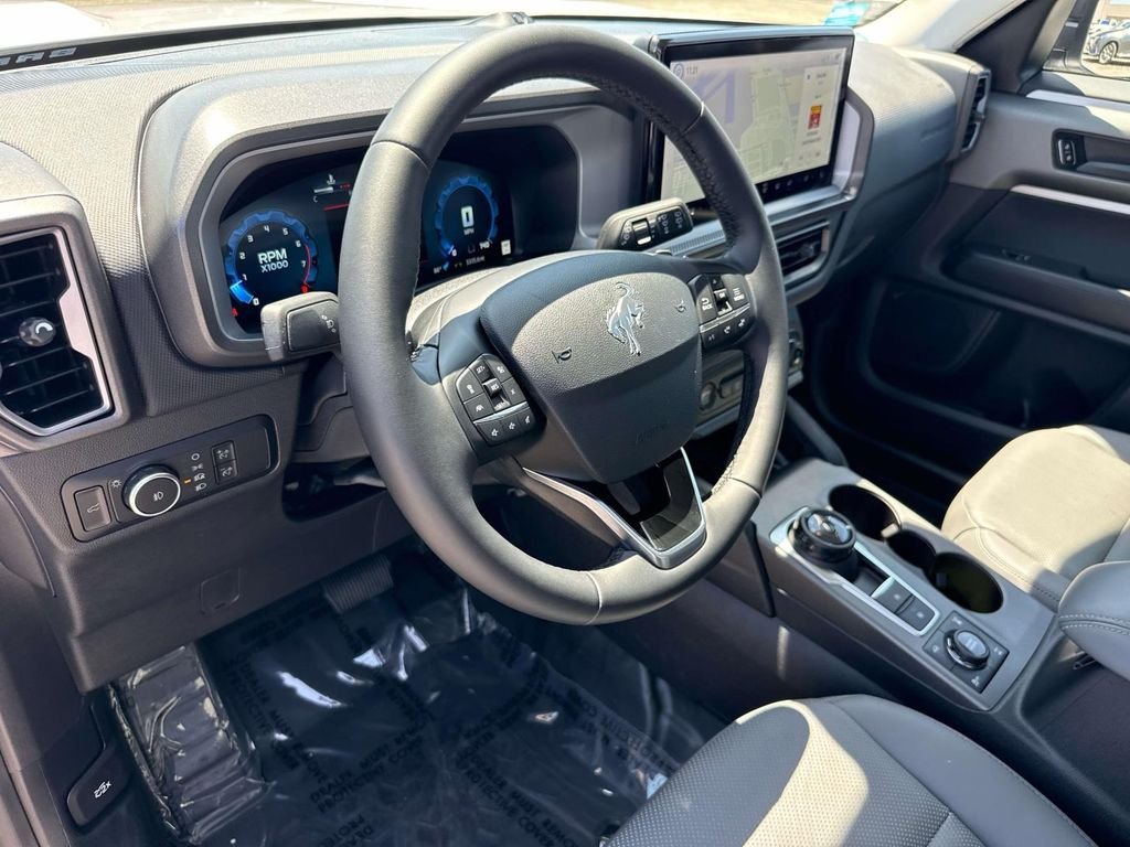 Used 2025 Oxford White Ford Badlands image 25