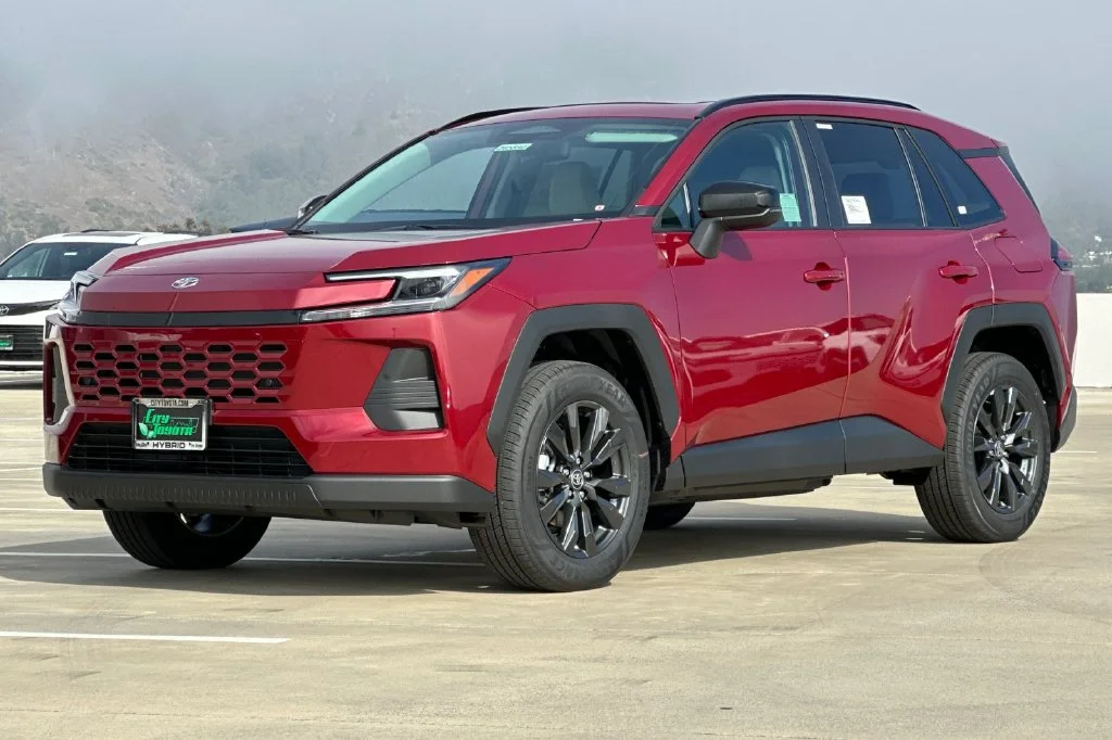 New 2026 Ruby Flare Pearl <sup>1</sup> Toyota  XLE Premium image 8