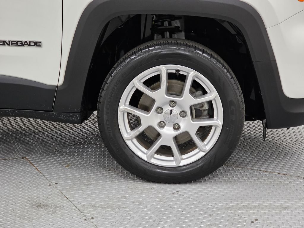 Used 2020 White Jeep Latitude image 9