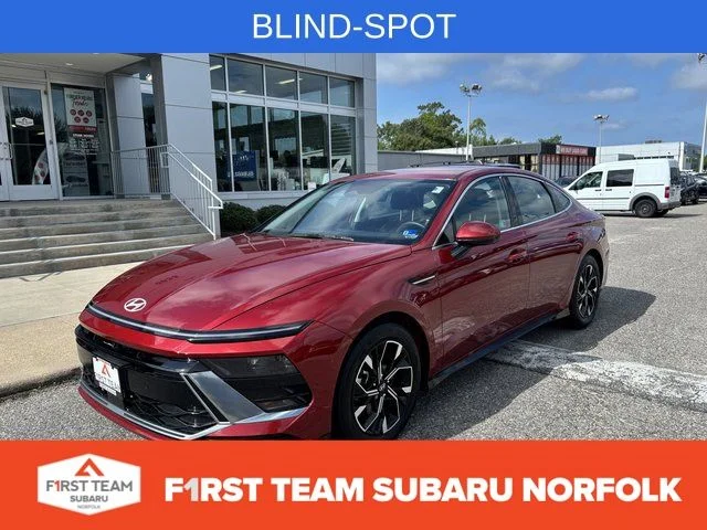 Used 2024 Red Hyundai SEL image 1