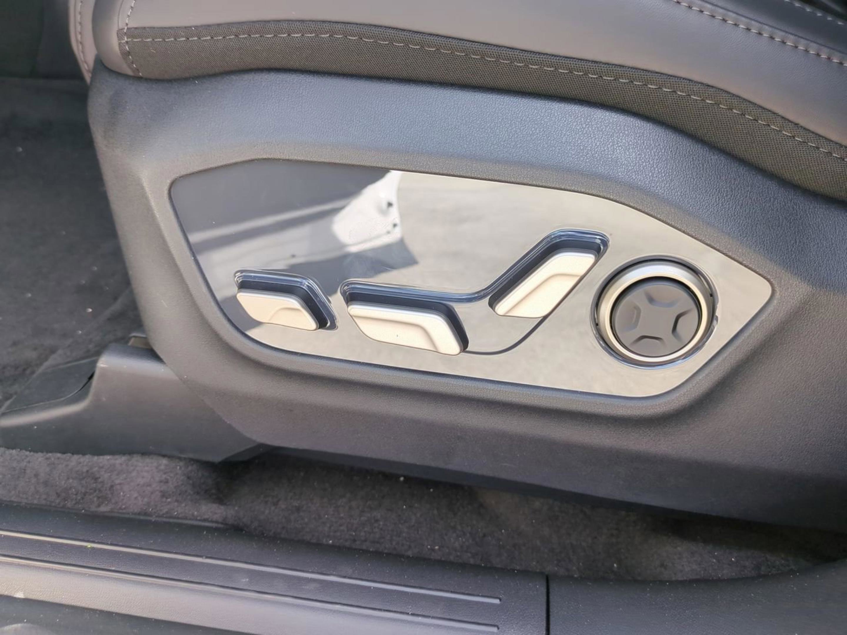 New 2027 Glacial White Pearl Kia SX image 23