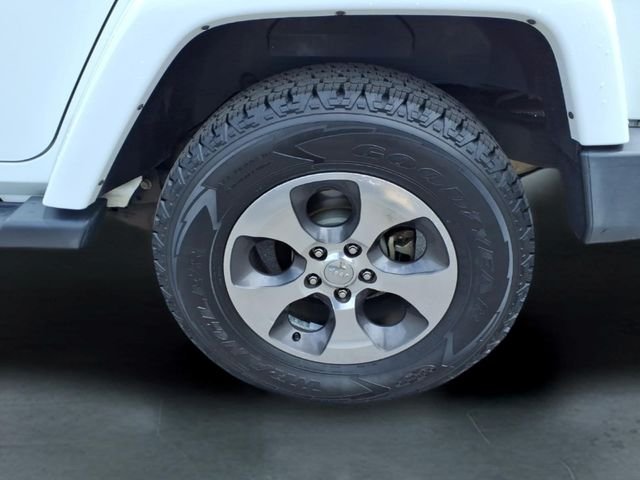 Used 2018 White Jeep Unlimited Sahara image 13