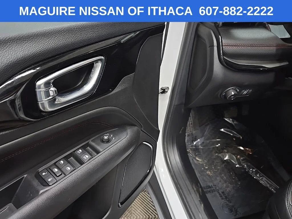Used 2022 White Jeep Trailhawk image 27