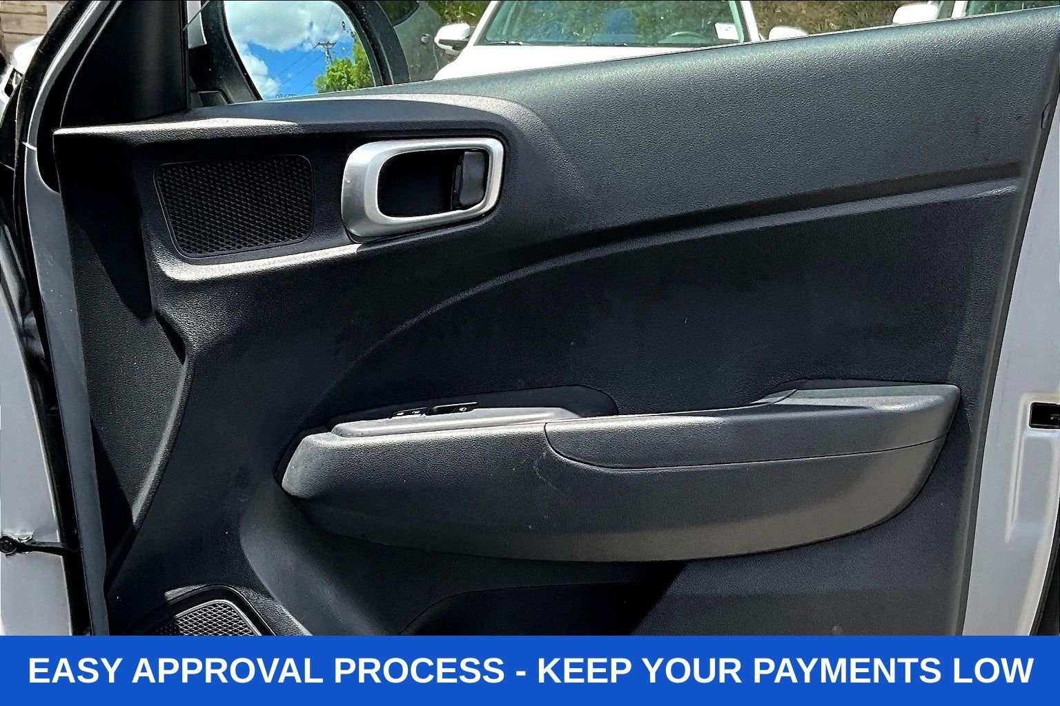 Used 2025 Silver Hyundai SEL image 34