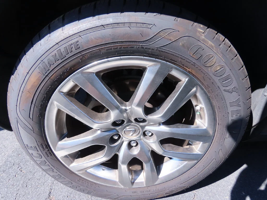 Used 2015 Gray Lexus 300h image 17