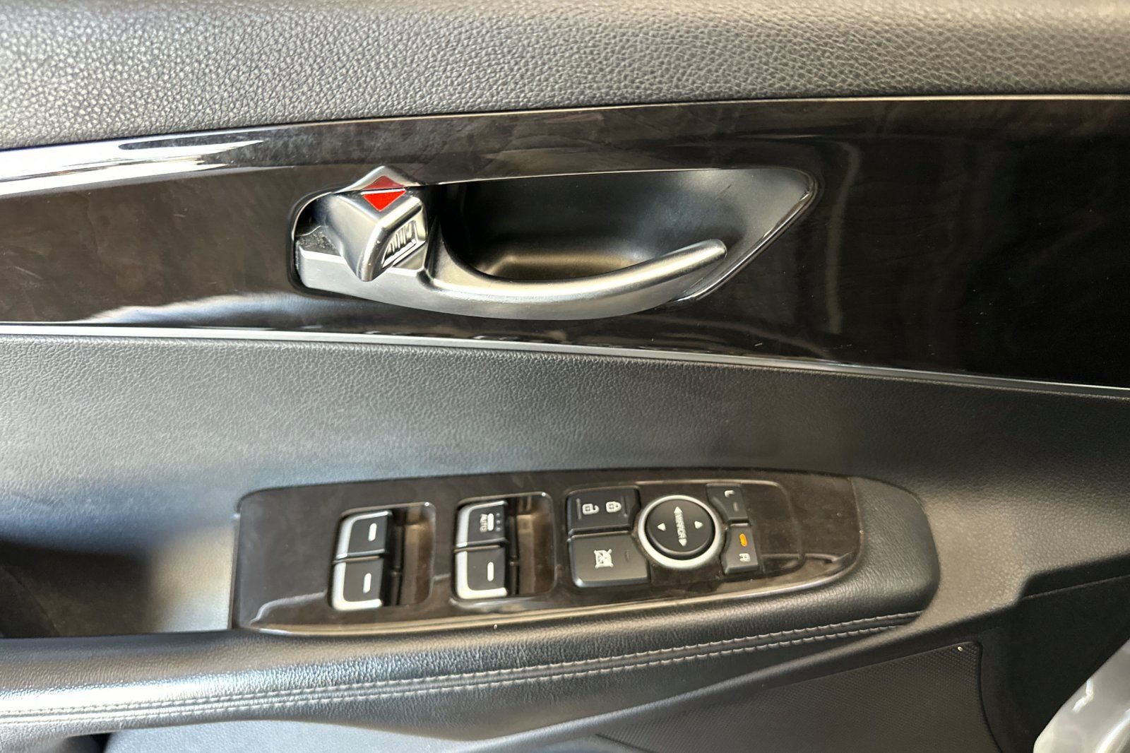 Used 2017 Silver Kia LX image 11
