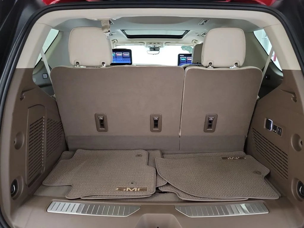 2024 GMC Yukon Denali - Photo 25