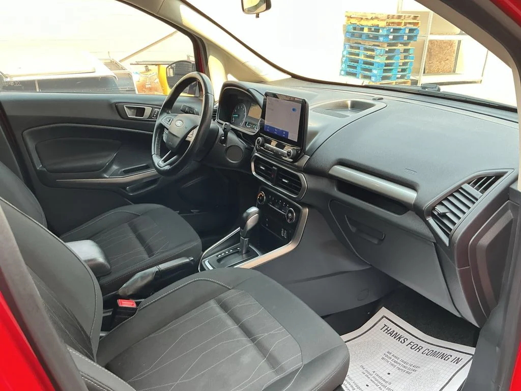 Used 2020 Red Ford SE image 26