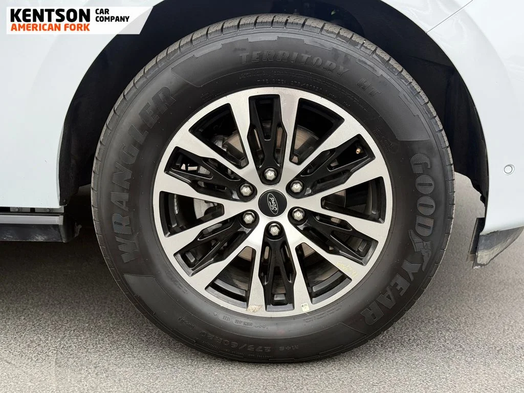 Used 2025 Silver Ford Platinum image 17