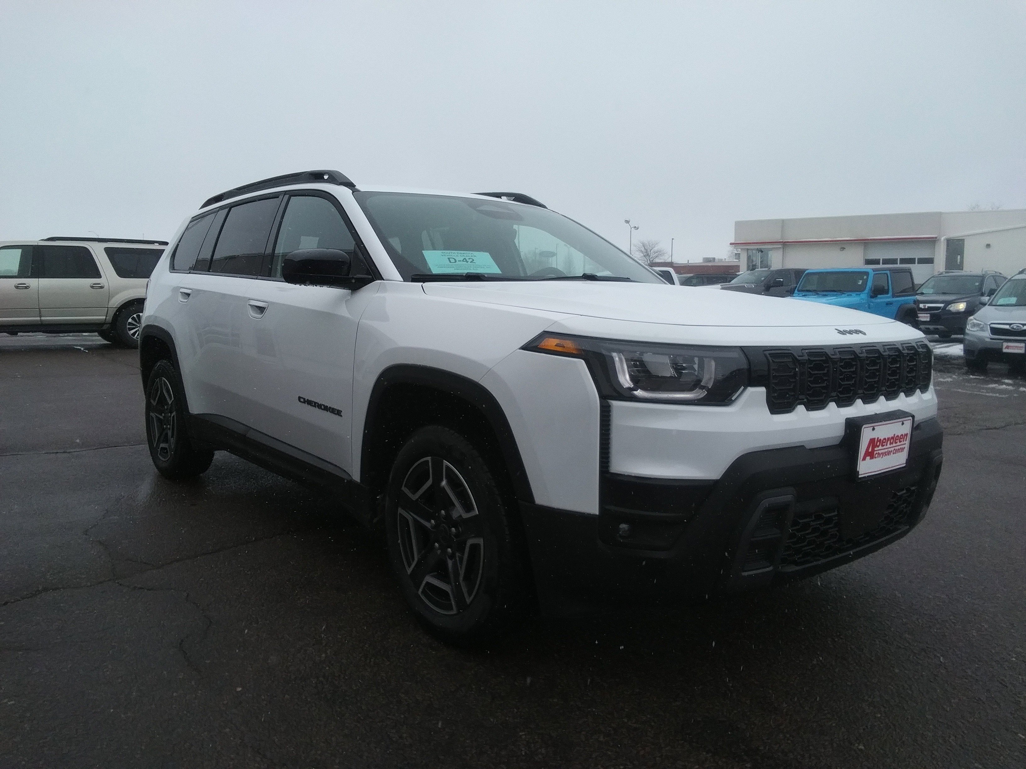 New 2026 Bright White Clear-Coat Exterior Paint Jeep Laredo image 4
