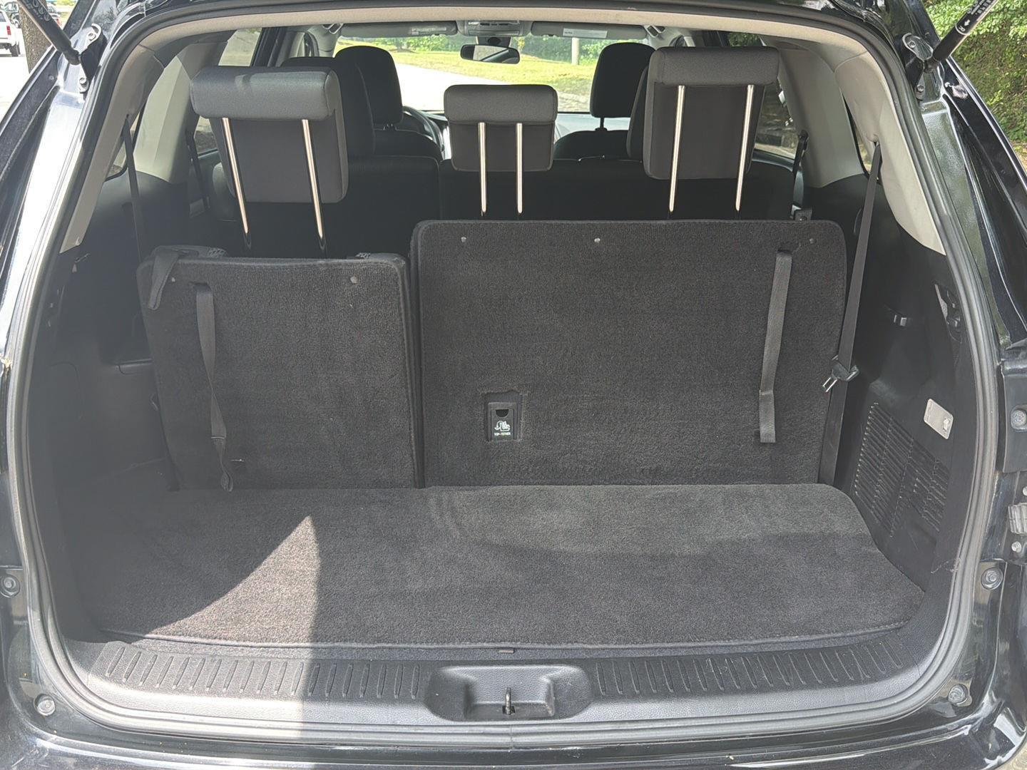 Used 2019  Toyota LE image 18