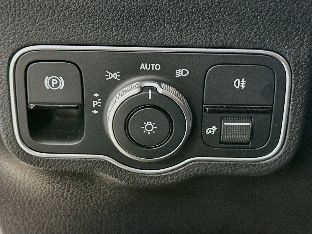 Certified Used 2025 Mountain Gray Metallic Mercedes-Benz GLA 250 image 11