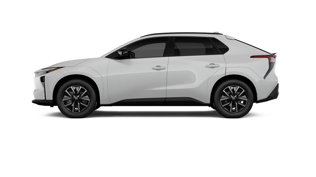 New 2026 Wind Chill Pearl [Extra_Cost_Color] Toyota XLE image 4