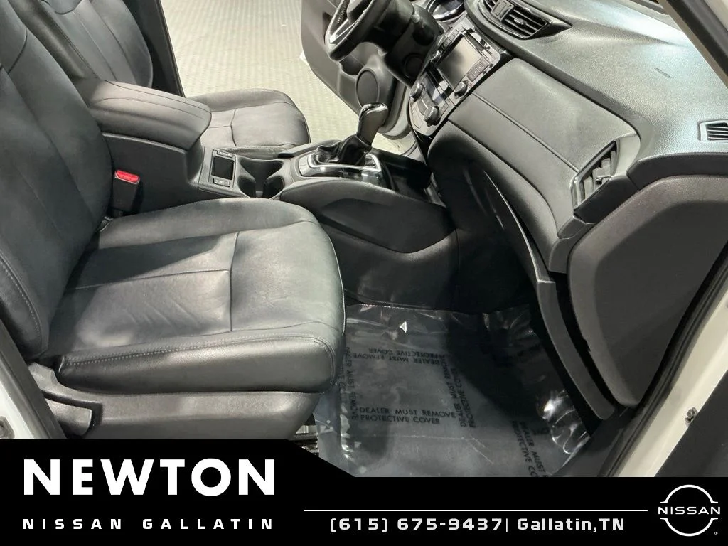 Used 2018 Pearl White Nissan SV image 13