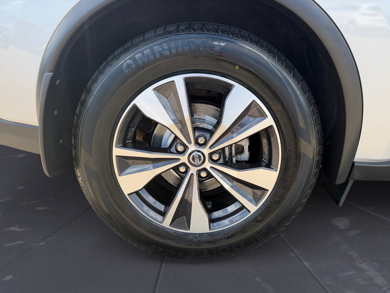Used 2020 Brilliant Silver Metallic Nissan SV image 42