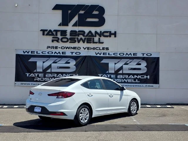 Used 2020 White Hyundai SE image 7