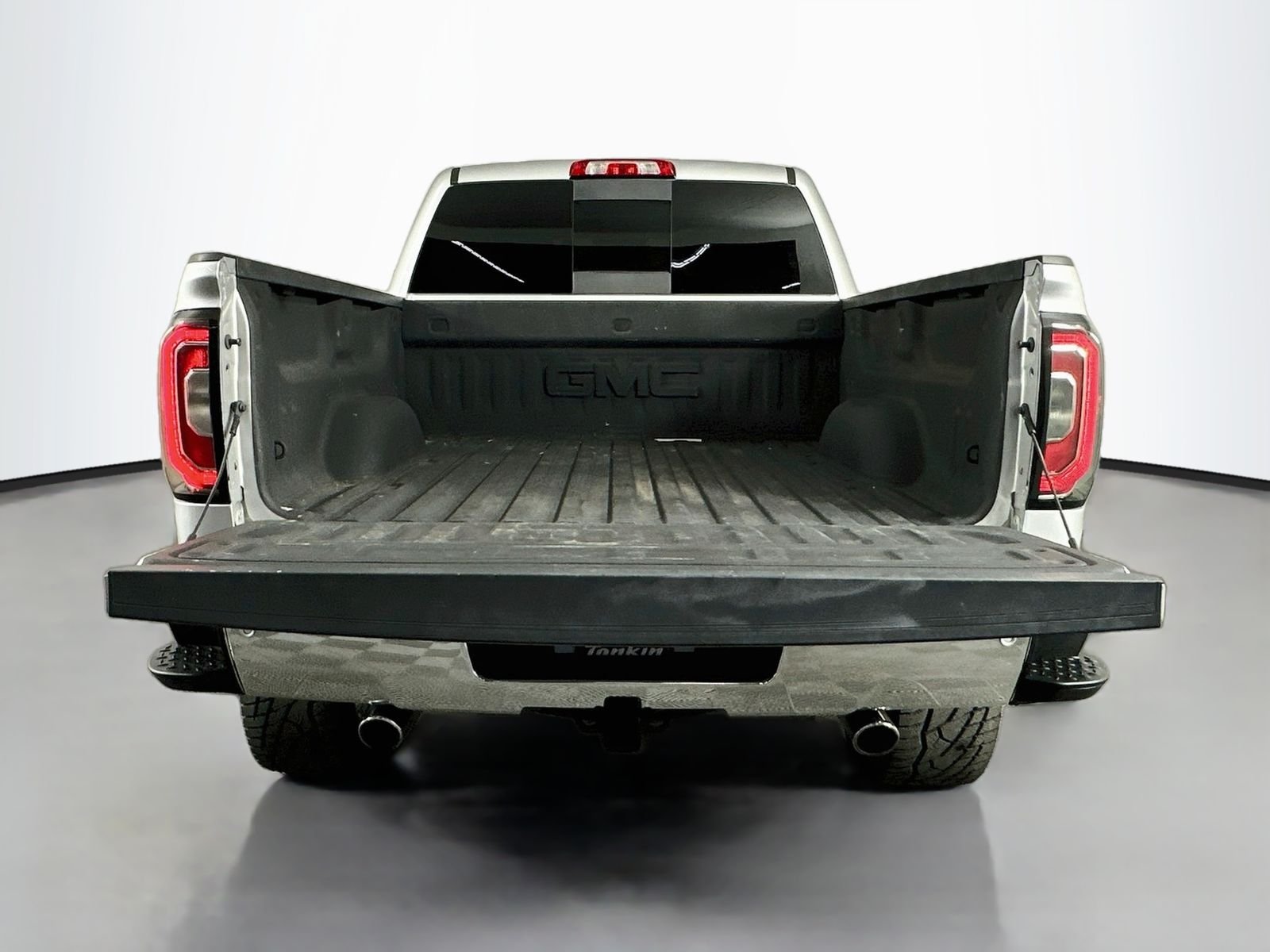 Used 2018 Quicksilver Metallic GMC SLT image 26