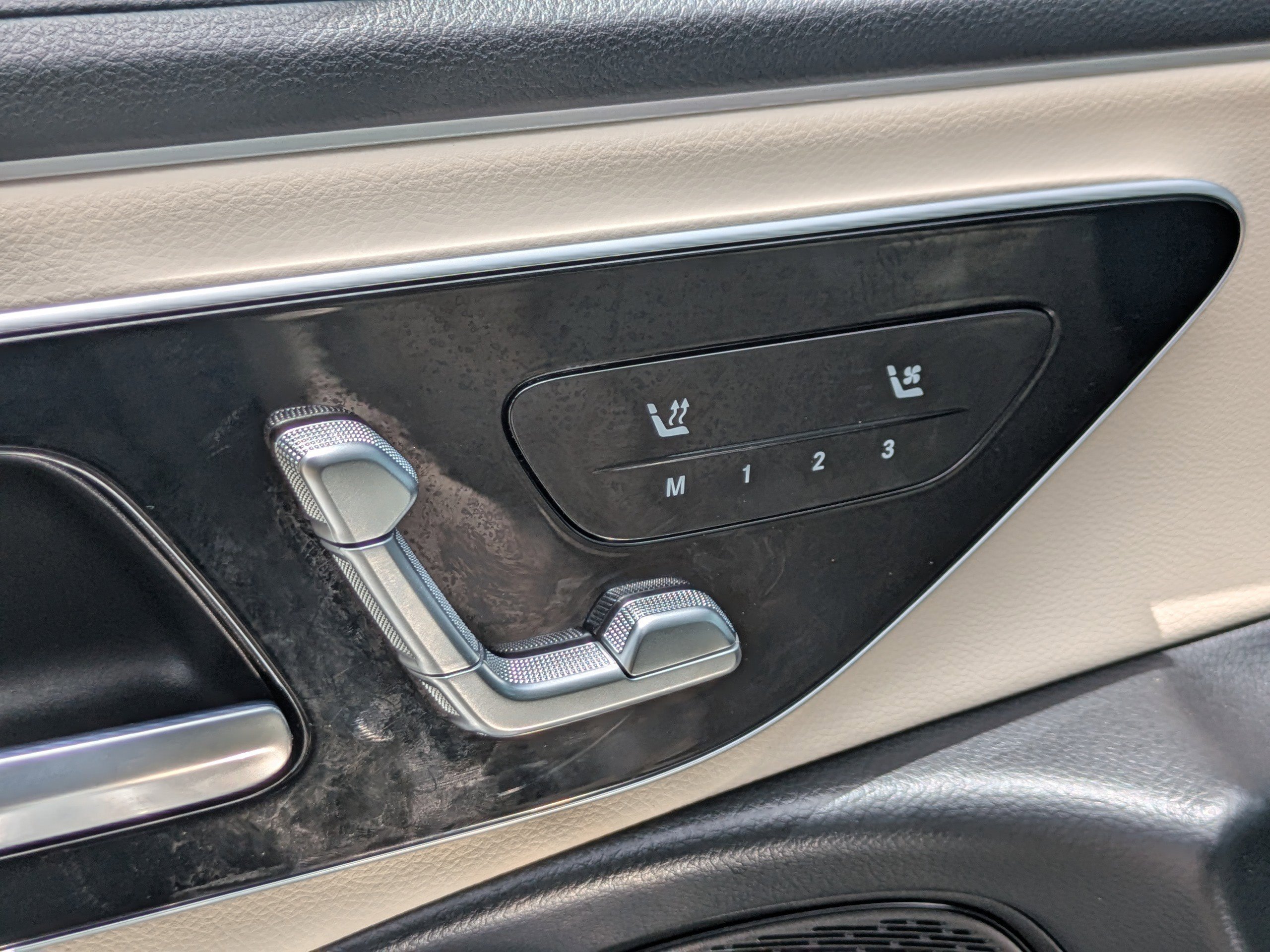 Used 2025 Obsidian Black Metallic Mercedes-Benz E 350 image 21