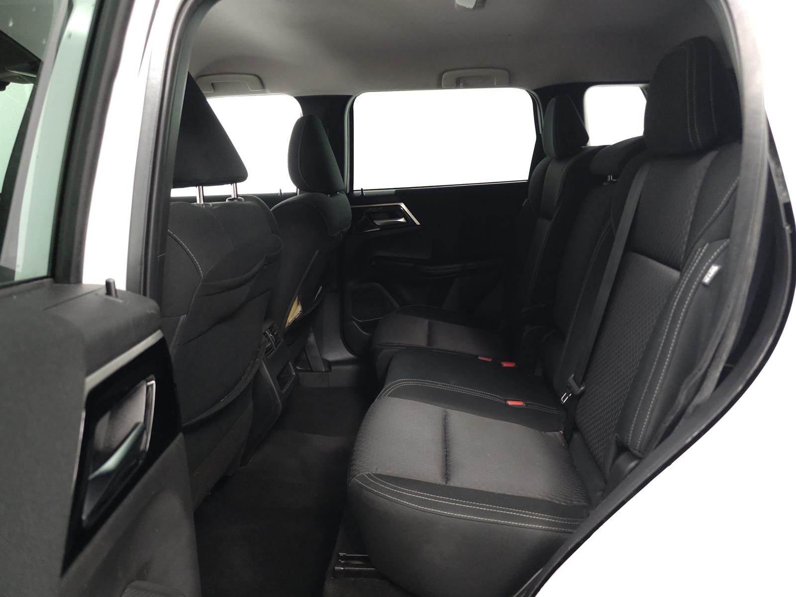 Used 2022 White Mitsubishi ES image 5