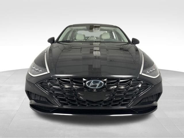 Used 2020 Black Hyundai Limited image 3