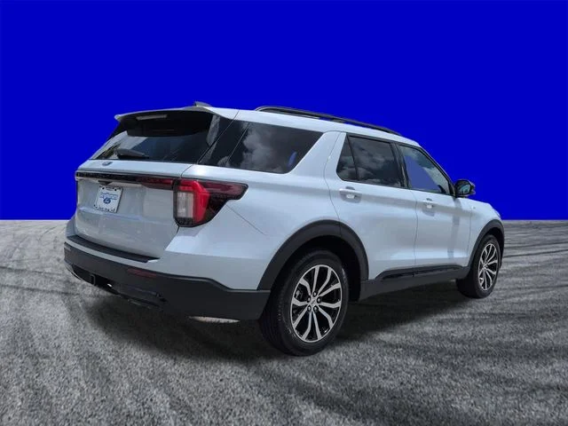New 2026 Space White Metallic Ford ST-Line image 4
