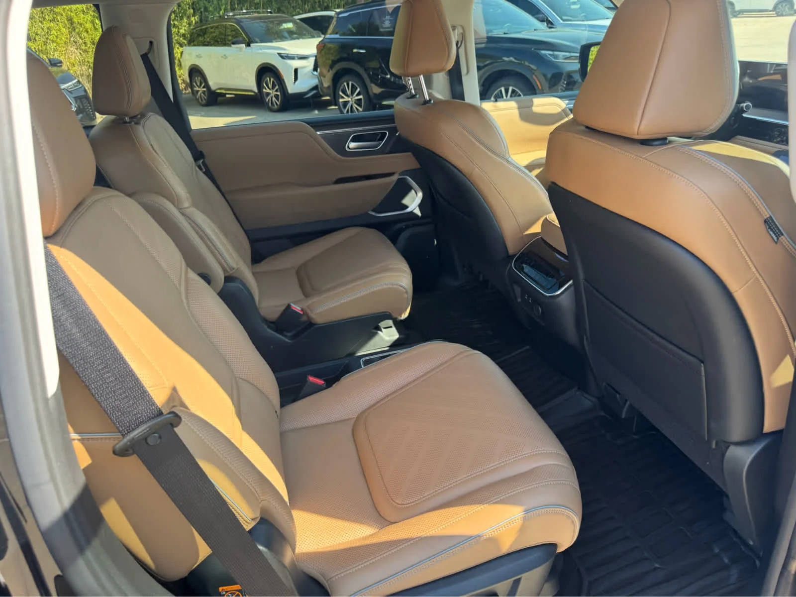 Certified Used 2027 Black Obsidian INFINITI LUXE image 5