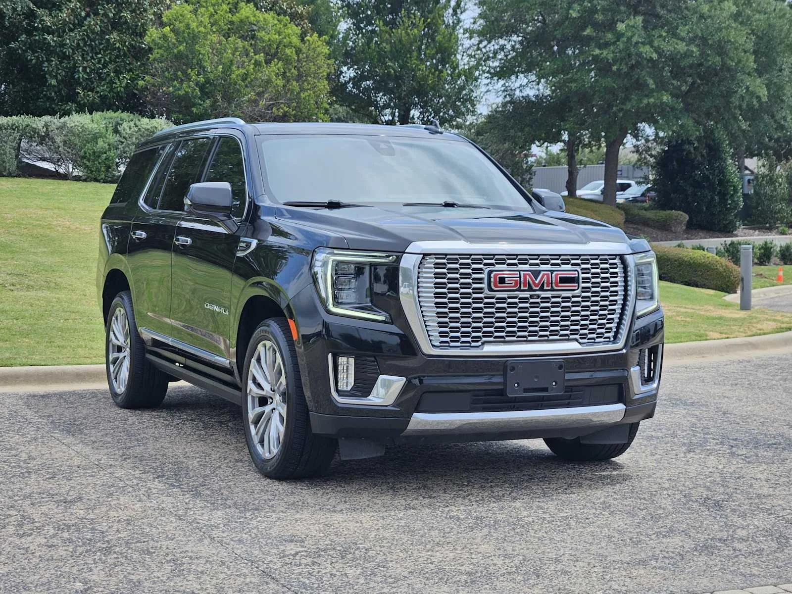 Used 2023 Onyx Black GMC Denali image 2