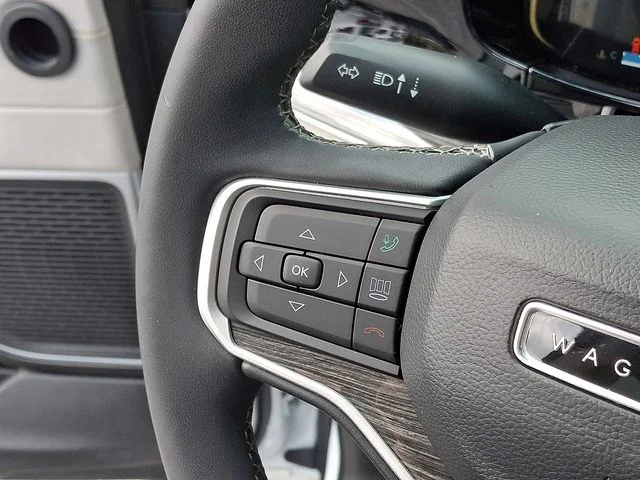 Used 2022 White Jeep Series II image 21