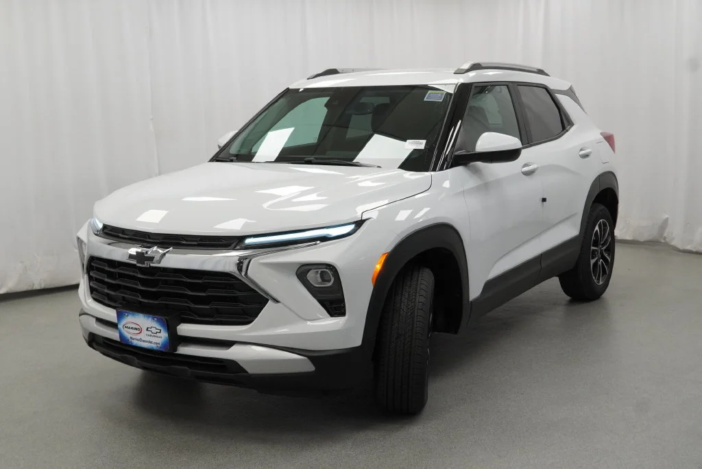 New 2026 Summit White Chevrolet LT image 18