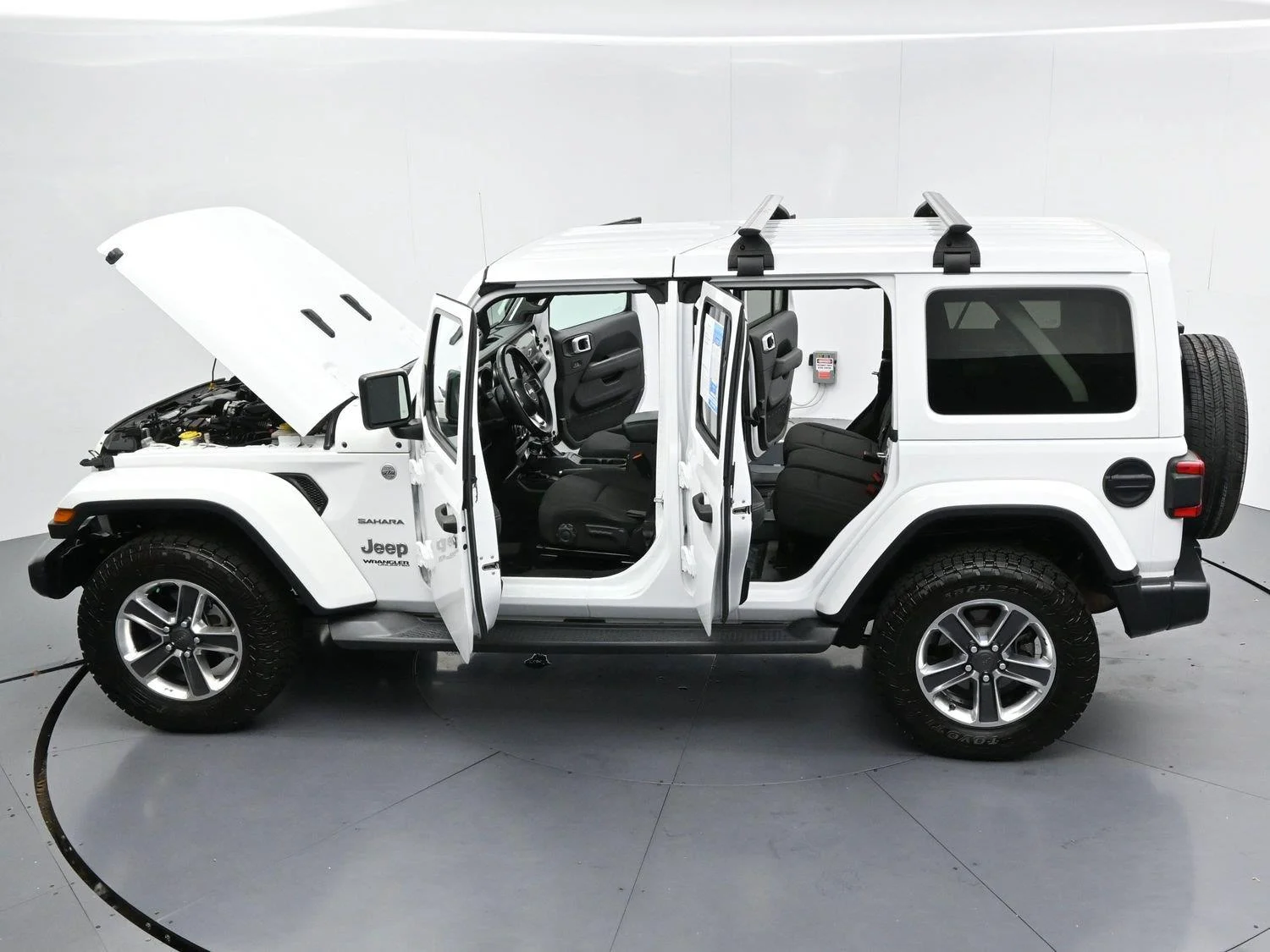 Used 2019 Bright White Clearcoat Jeep Sahara image 36