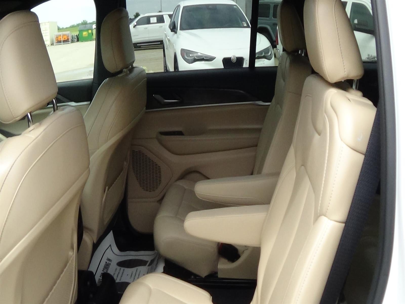 Certified Used 2025 Bright White Clear Coat (pw7) Jeep Limited image 13