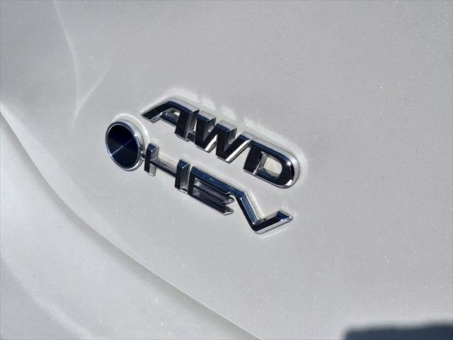 Certified Used 2025 WIND CHILL PEARL Toyota  image 20