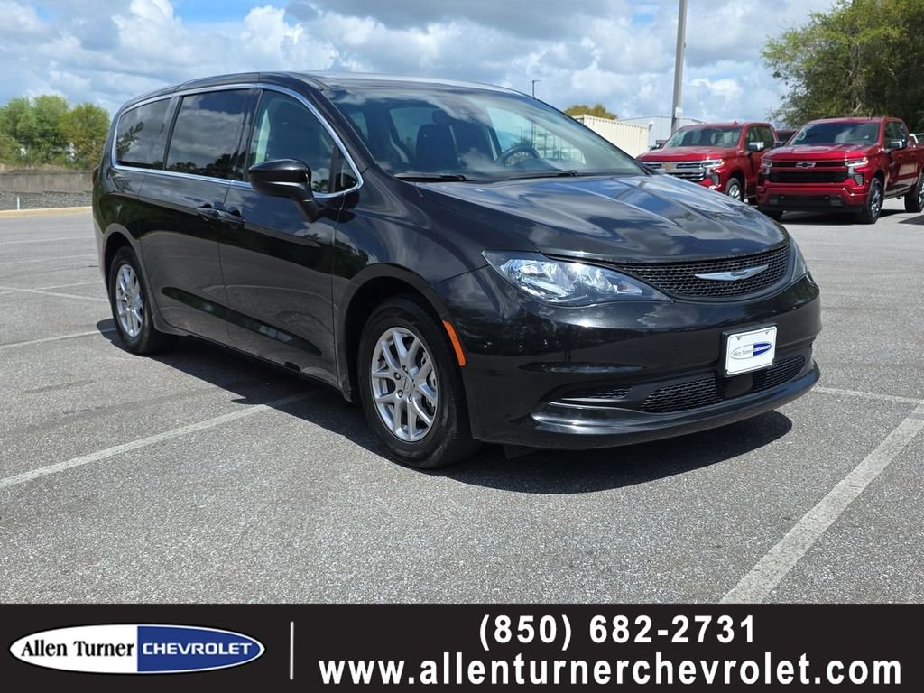 2023 Chrysler Voyager LX's photo