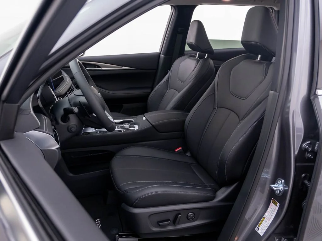 New 2027 GRAPHITE SHADOW INFINITI Luxe AWD image 15