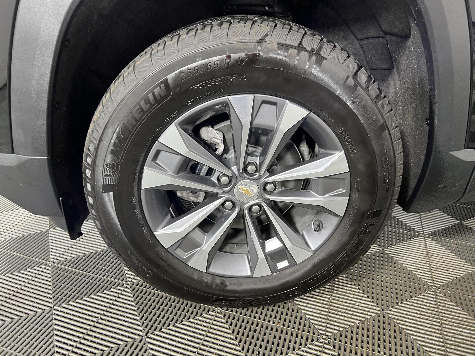 Used 2025 Mosaic Black Metallic Chevrolet AWD LT image 32