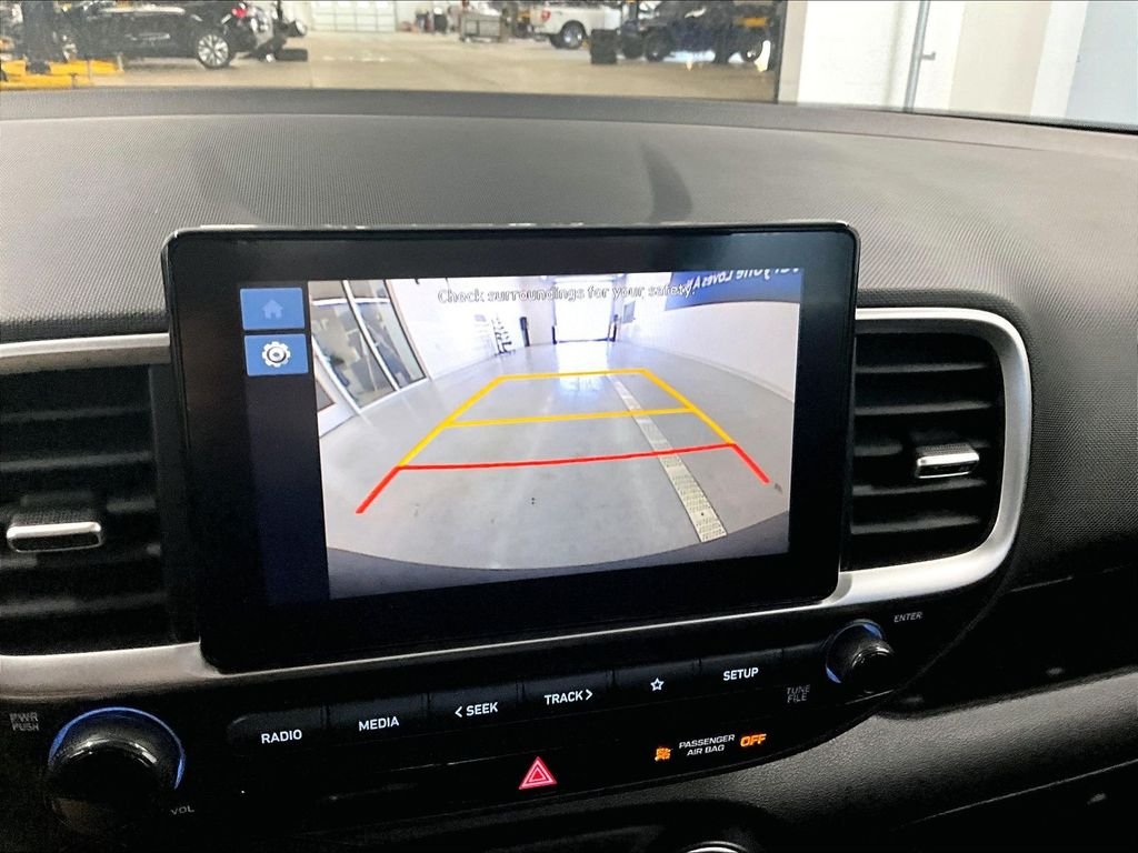 Used 2025 Lunar White Hyundai SE image 19