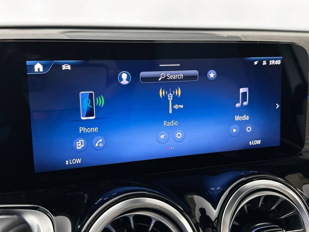 New 2026 Polar White Mercedes-Benz GLB 250 image 45