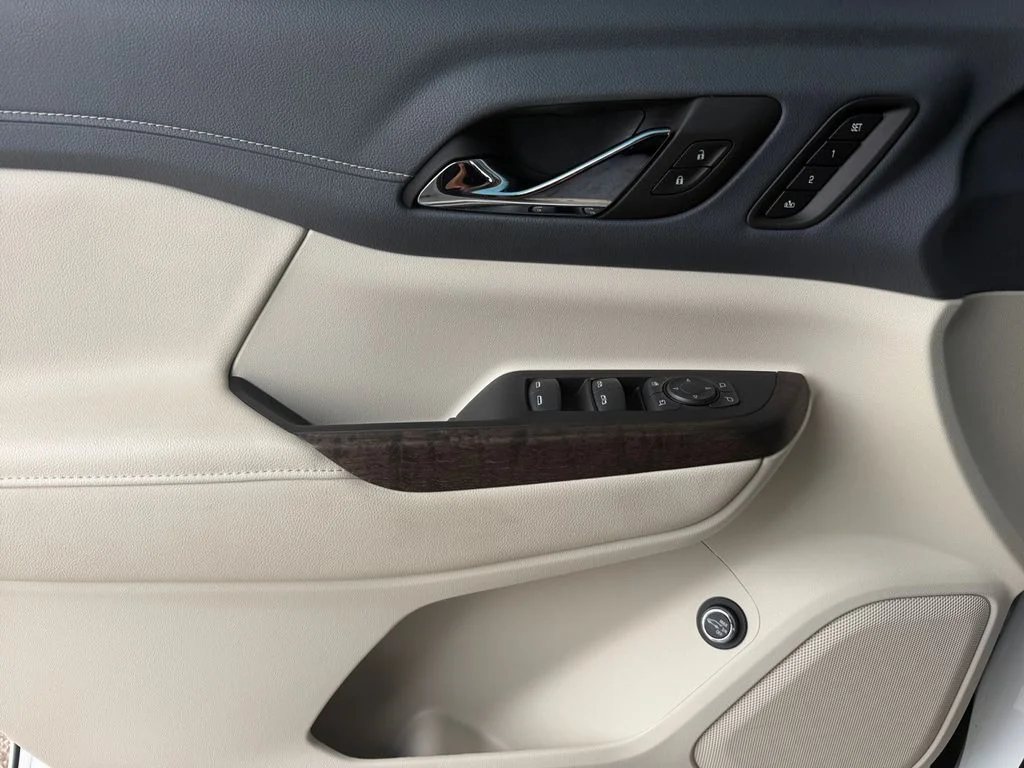 Used 2023 White GMC Denali image 11