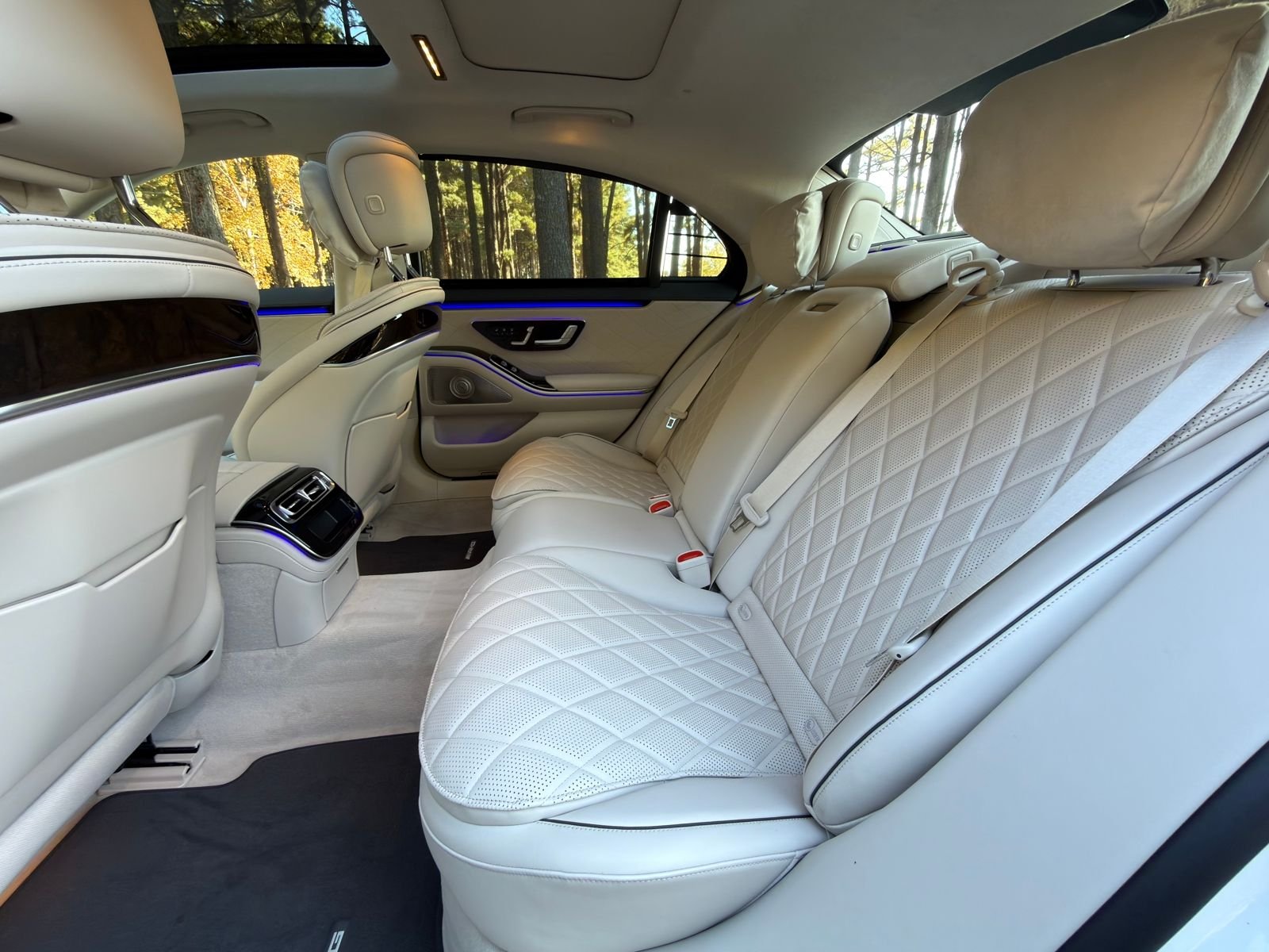 New 2026 MANUFAKTUR Moonlight White Metallic Mercedes-Benz S 580 image 14