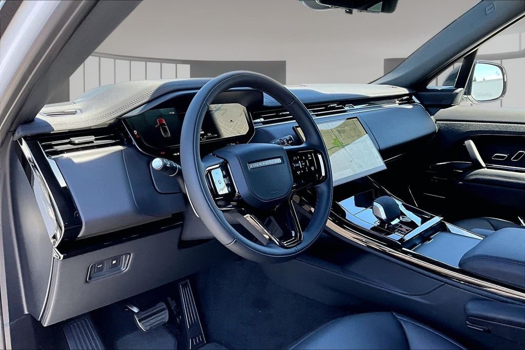 New 2026 FUJI WHITE Land Rover Dynamic SE image 7