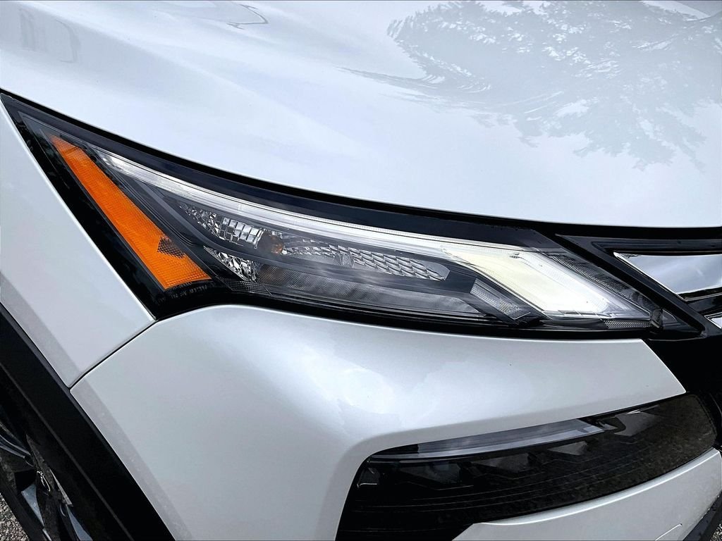 Used 2024 White Nissan SV image 31