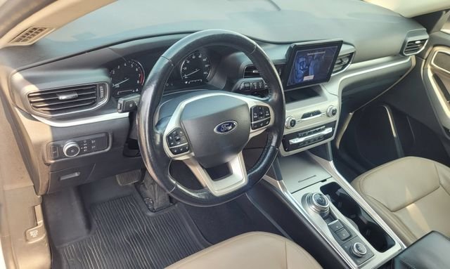 Used 2022 White Metallic Ford XLT image 10