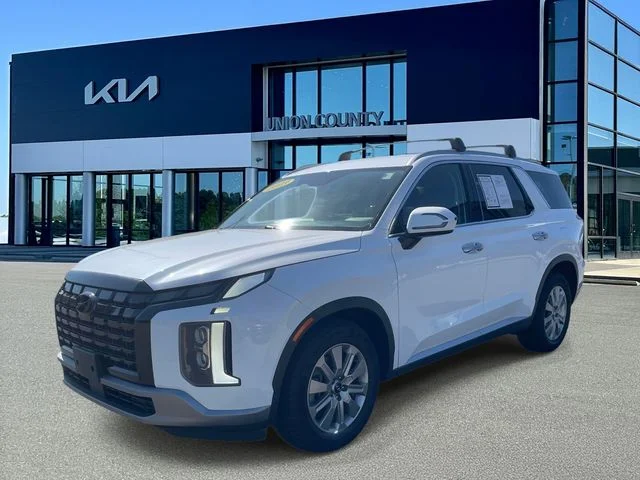 Used 2023 White Hyundai SEL image 3