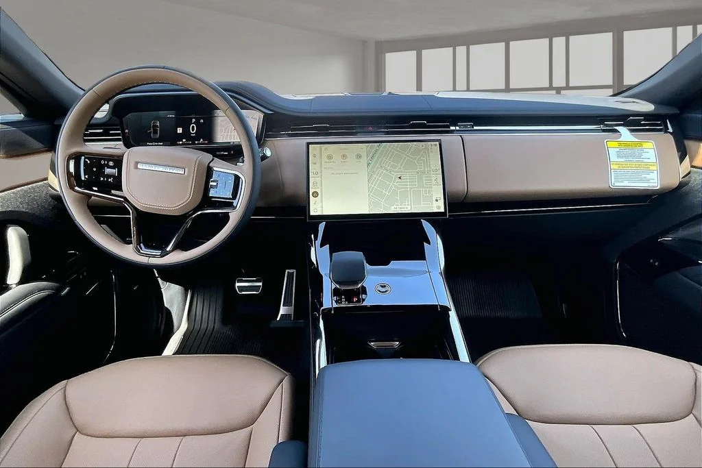 New 2026 White Land Rover Dynamic SE image 5